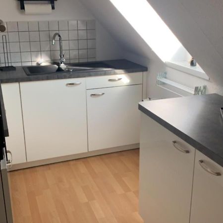 Zimmer In Wohnung, Monteure, Zentral, Enger ภายนอก รูปภาพ