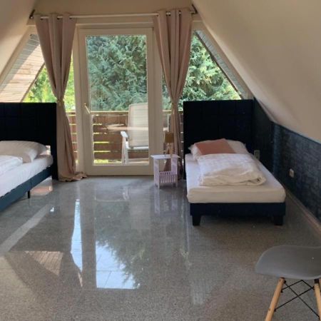 Zimmer In Wohnung, Monteure, Zentral, Enger ภายนอก รูปภาพ