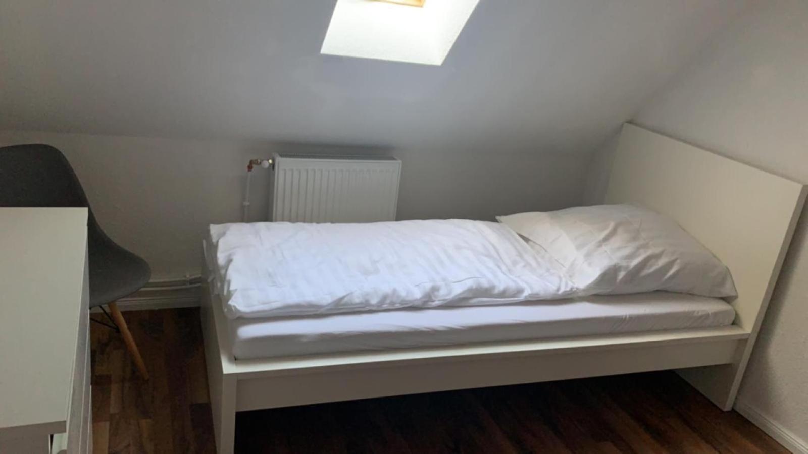 Zimmer In Wohnung, Monteure, Zentral, Enger ภายนอก รูปภาพ