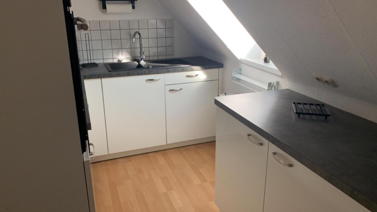 Zimmer In Wohnung, Monteure, Zentral, Enger ภายนอก รูปภาพ