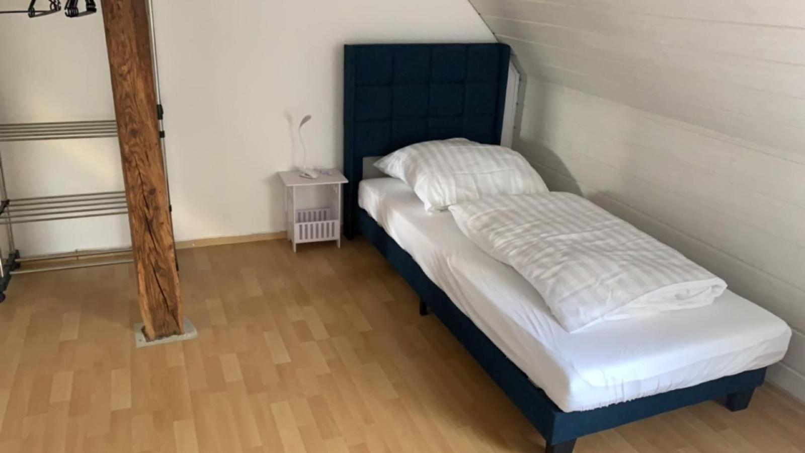 Zimmer In Wohnung, Monteure, Zentral, Enger ภายนอก รูปภาพ